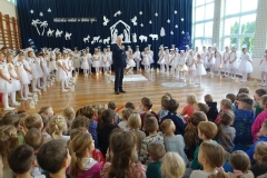 Maleńka miłość w żłobie śpi