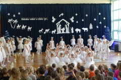 Maleńka miłość w żłobie śpi