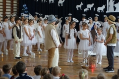 Maleńka miłość w żłobie śpi