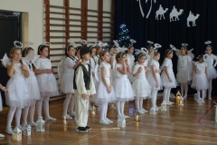 Maleńka miłość w żłobie śpi