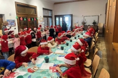 „Kreatywne Mikołajki – Artystyczna podróż zerówek”