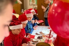 „Kreatywne Mikołajki – Artystyczna podróż zerówek”