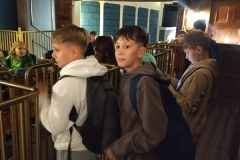 Wycieczka klas 5a i 5d do Mandorii – pełna zabawy i nauki