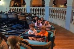 Wycieczka klas 5a i 5d do Mandorii – pełna zabawy i nauki