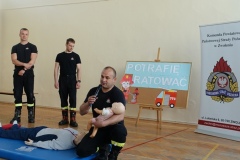 Spotkanie z przedstawicielami Powiatowej Państwowej Straży Pożarnej w ramach innowacji pedagogicznej "Potrafię ratować"