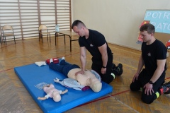 Spotkanie z przedstawicielami Powiatowej Państwowej Straży Pożarnej w ramach innowacji pedagogicznej "Potrafię ratować"