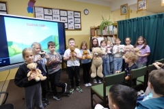 Dzieci lubią misie, misie lubią dzieci – 25 listopada Światowy Dzień Pluszowego Misia