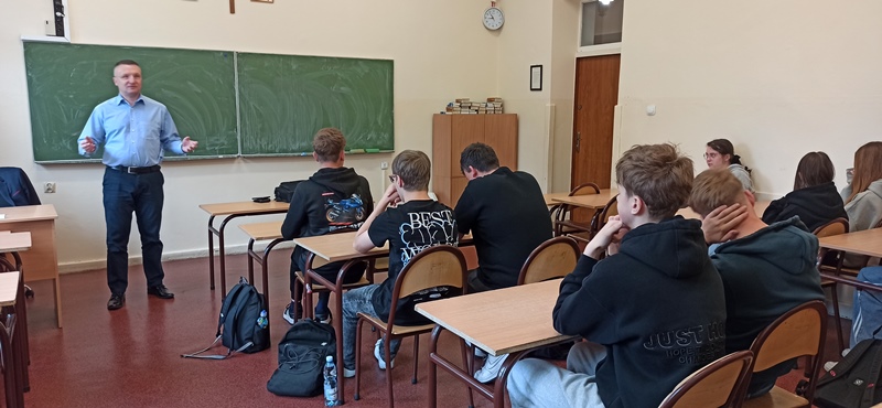 Spotkanie uczniów klas VIII z radcą prawnym 