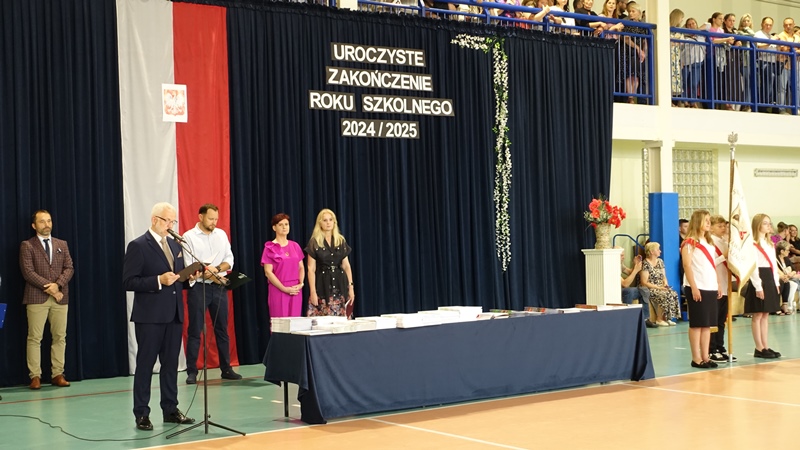 Uroczystość zakończenia roku szkolnego klasy 1-5