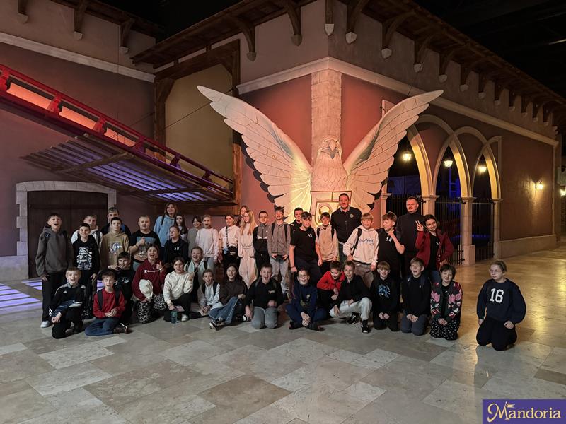 Wycieczka klas 5a i 5d do Mandorii – pełna zabawy i nauki