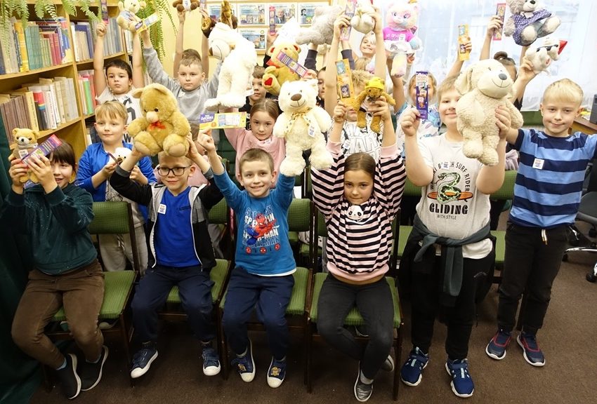 Dzieci lubią misie, misie lubią dzieci – 25 listopada Światowy Dzień Pluszowego Misia