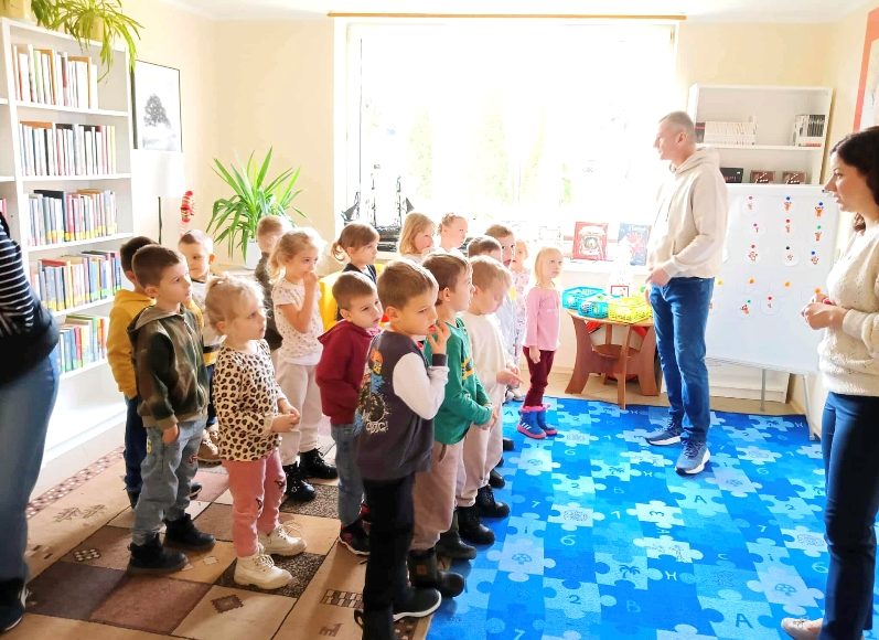Nawet w Bibliotece Pedagogicznej dzieje się Mikołajkowa magia
