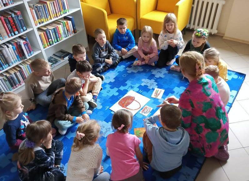 Razem z Biblioteką Padagogiczną w Zwoleniu przedszkolaki świętują Wielkanoc