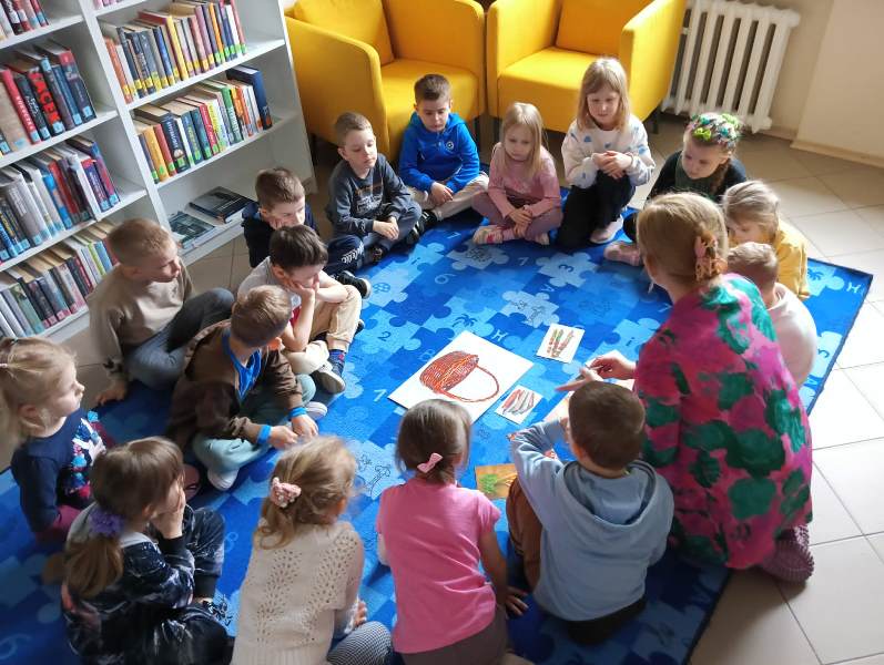 Razem z Biblioteką Padagogiczną w Zwoleniu przedszkolaki świętują Wielkanoc